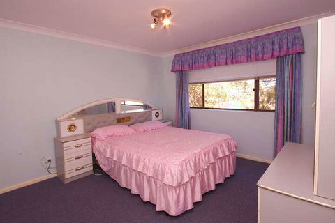 Pelican Place - Tourism Canberra 5