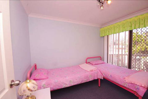 Pelican Place - Tourism Canberra 7