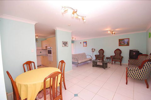 Pelican Place - Tourism Canberra 4
