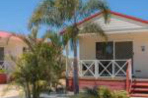 Outback Oasis Caravan Park - Tourism Canberra 0