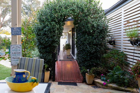 Courtsidecottage Bed & Breakfast - Tourism Canberra 5