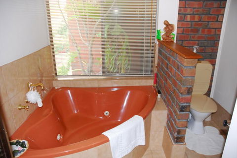 Gaerwood B & B - Tourism Canberra 5