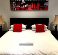 Deluxe Lake View House - Tourism Canberra