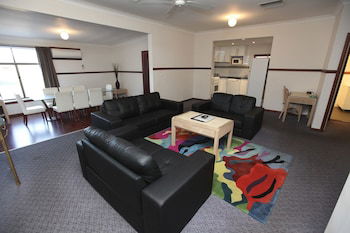 Macquarie Cottage - Tourism Canberra 0