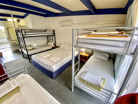 Snow Season Motor Inn - Tourism Canberra 5