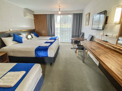 Snow Season Motor Inn - Tourism Canberra 6