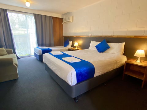 Snow Season Motor Inn - Tourism Canberra 3