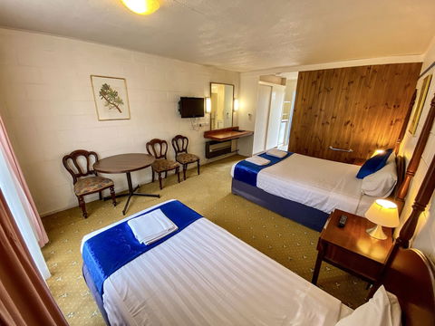 Snow Season Motor Inn - Tourism Canberra 4