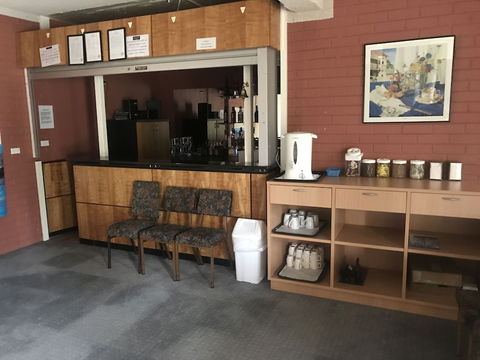 Snowy Mountains Coach And Motor Inn - Tourism Canberra 2