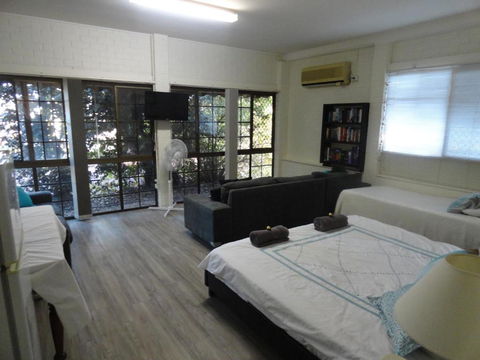 Cleveland B & B Private Studio Room - Tourism Canberra 3