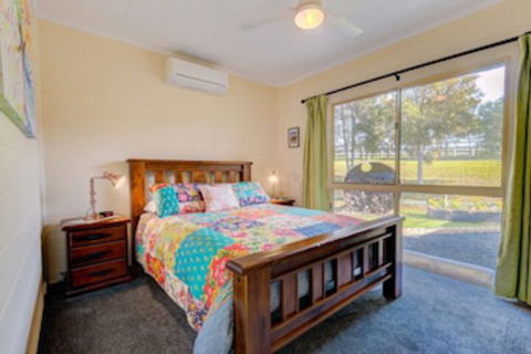 All About Me B & B - Tourism Canberra 0