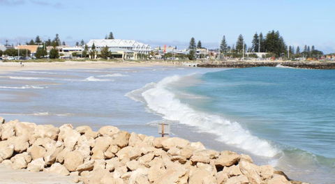 Geraldton Luxury Vacation Home With Free Netflix - Tourism Canberra 6