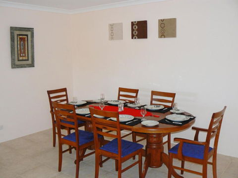 Geraldton Luxury Vacation Home With Free Netflix - Tourism Canberra 5