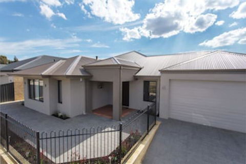 Beckenham House - Tourism Canberra 0