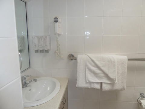 Pioneer Lodge Motel - Tourism Canberra 6