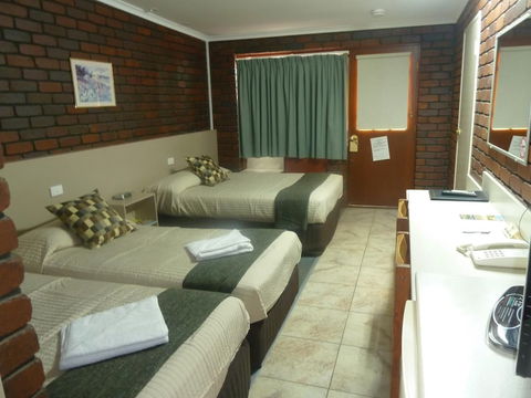 Pioneer Lodge Motel - Tourism Canberra 1
