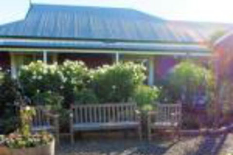 Bed & Breakfast At Tiffanys - Tourism Canberra 0