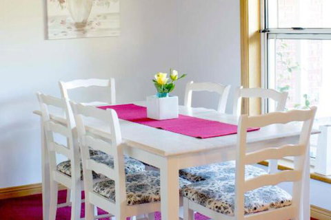 Bed & Breakfast At Tiffanys - Tourism Canberra 5