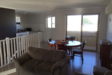 Inverloch Cabins - Tourism Canberra 4