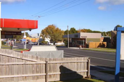 Inverloch Cabins - Tourism Canberra 7