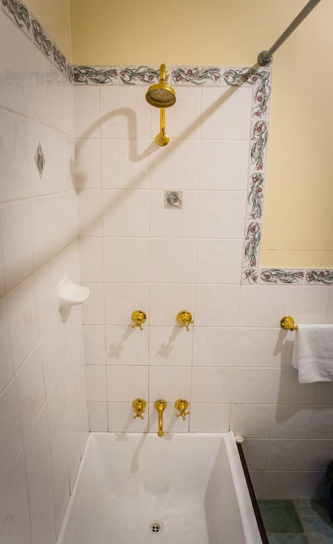 Whispering Pines Cottages - Tourism Canberra 0