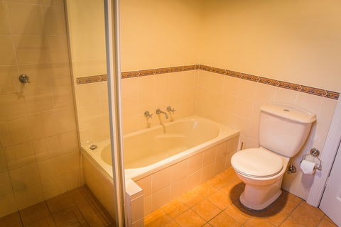 Whispering Pines Cottages - Tourism Canberra 6