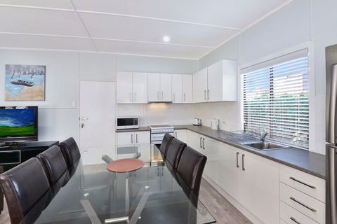 Lakeside Cabin - Tourism Canberra 7