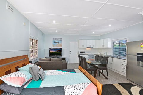 Lakeside Cabin - Tourism Canberra 3