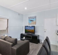 Lakeside Cabin - Tourism Canberra