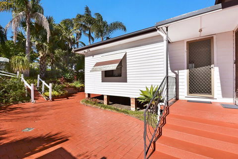 Lakeside Cabin - Tourism Canberra 1