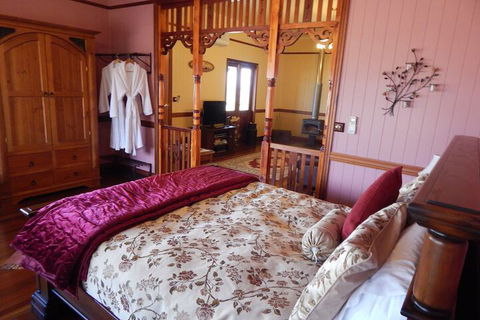 R On The Downs BnB & Spa Cottages - Tourism Canberra 4