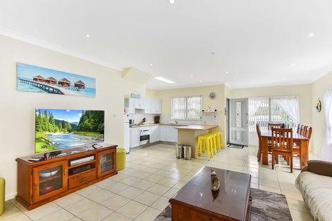 Annes Beach Getaway - Tourism Canberra 2