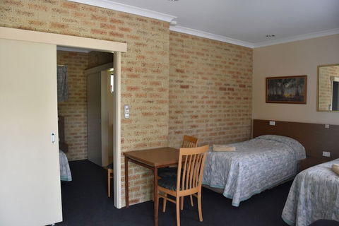 Valley Views Motel & Chalets - Tourism Canberra 2