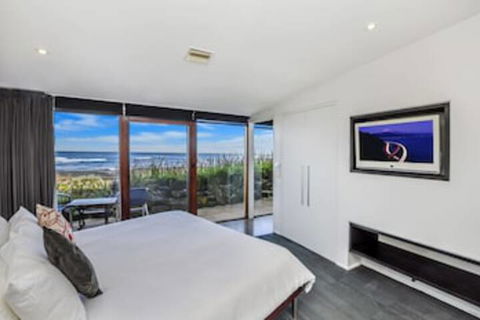 HEARNS BEACHSIDE VILLA 3 - Tourism Canberra 0