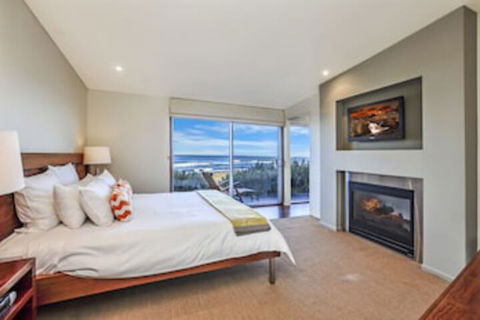 HEARNS BEACHSIDE VILLA 8 - Tourism Canberra 0