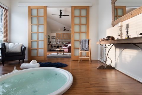 Gables Bend Spa Villa - Tourism Canberra 5
