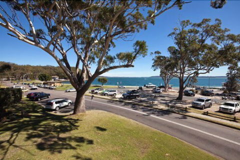 Columbia Unit 3 12 Columbia Close - Tourism Canberra 1