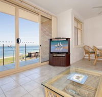 2 Bedroom Apartment Little Hut Unit 3 20 Kurrawa Close - Tourism Canberra