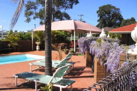 Bomaderry Motor Inn - Tourism Canberra 1