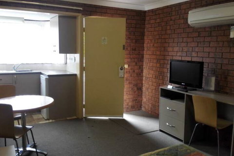 Bomaderry Motor Inn - Tourism Canberra 6