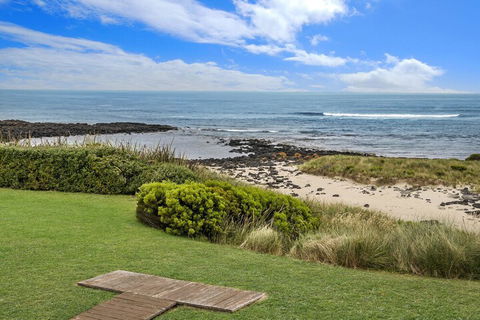 HEARNS BEACH HOUSE - Tourism Canberra 2