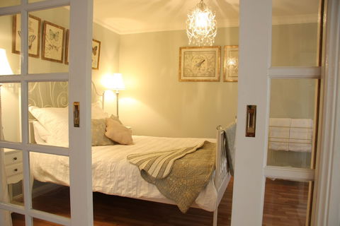 Azalea Cedar-Rose Villa - Tourism Canberra 4