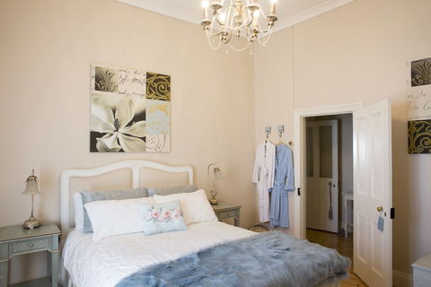 Azalea Cedar-Rose Villa - Tourism Canberra 2