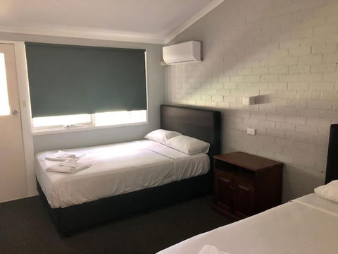 Bateau Bay Hotel - Tourism Canberra 1