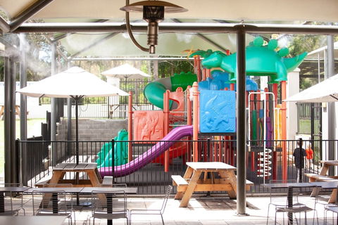 Bateau Bay Hotel - Tourism Canberra 3