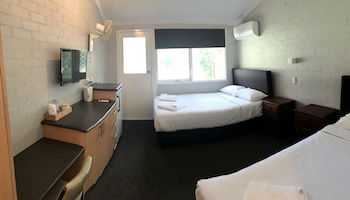 Bateau Bay Hotel - Tourism Canberra 4