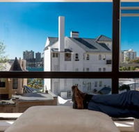Couples Gateway in Sunny Elizabeth Bay - Tourism Canberra