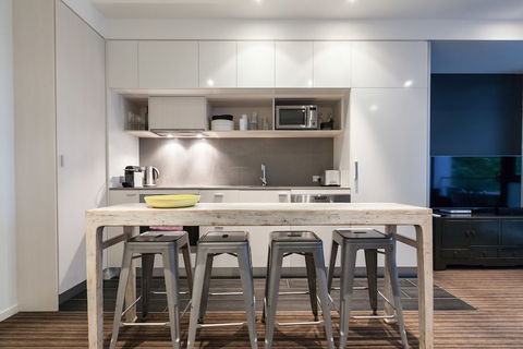 ZACH, 1BDR St.Kilda Apartment - Tourism Canberra 3