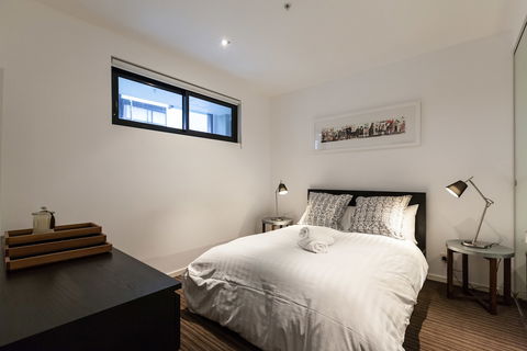 ZACH, 1BDR St.Kilda Apartment - Tourism Canberra 2