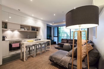 ZACH, 1BDR St.Kilda Apartment - Tourism Canberra 1